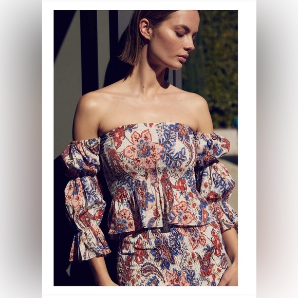 NWT Misa Los Angeles Vida Floral Smocked Off Shoulder Cropped Top - Size XS - Picture 4 of 8